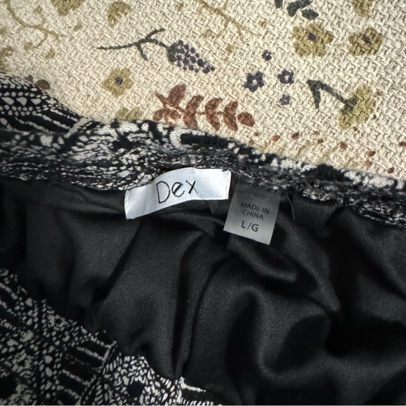 Dex Flowy shorts, black and white. Size Large. - Picture 4 of 4